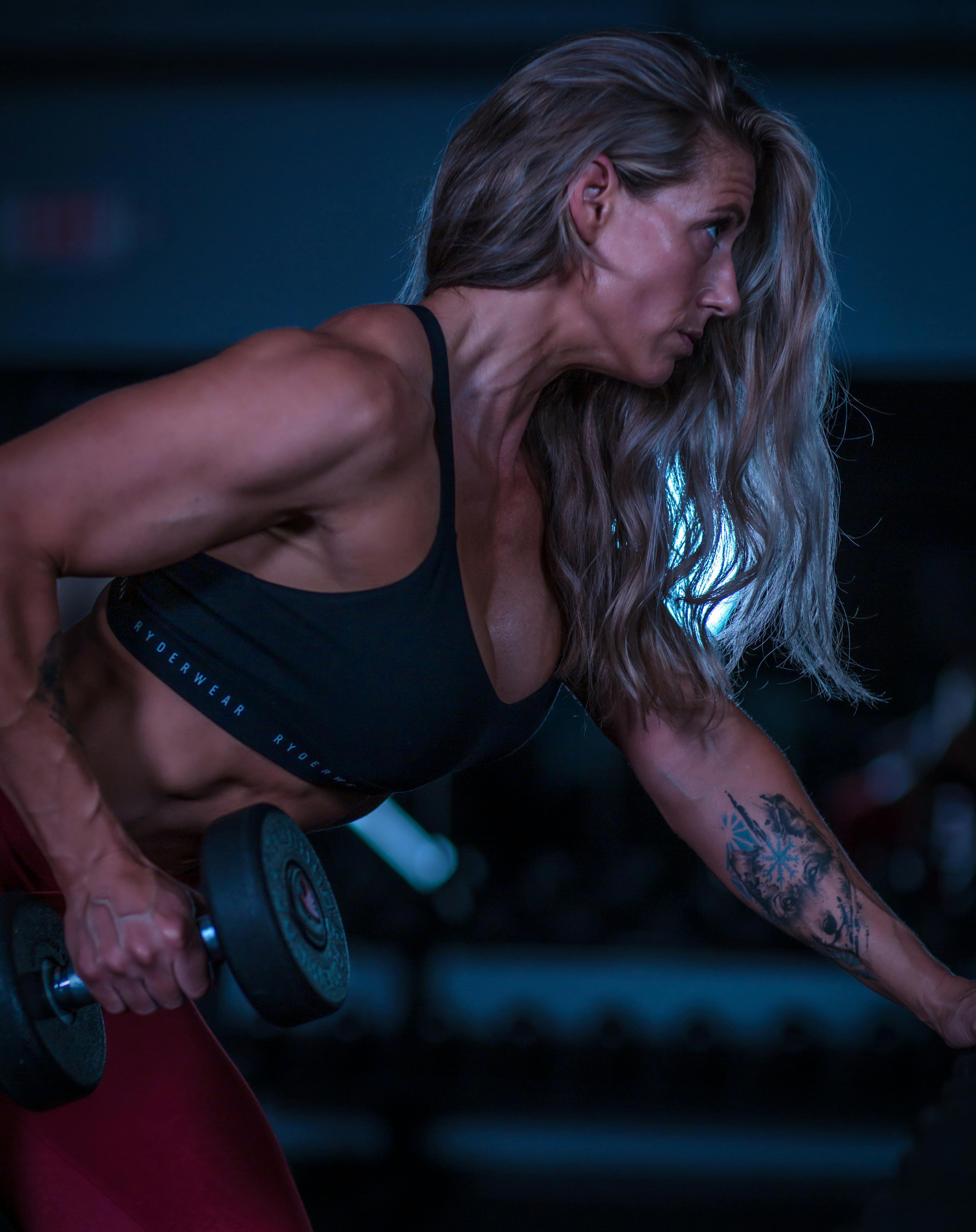 Athlete rowing a dumbbell during a strength session